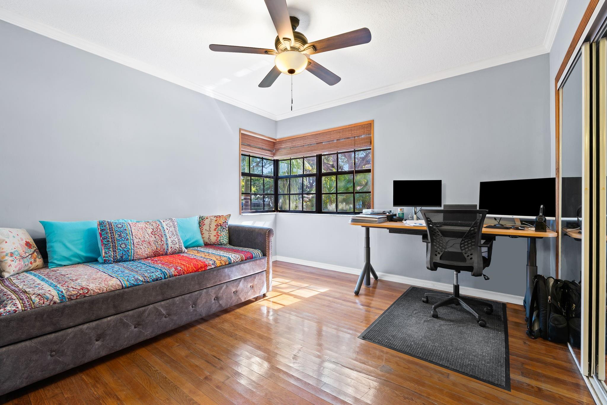 Hollywood 1-21 B - Residential