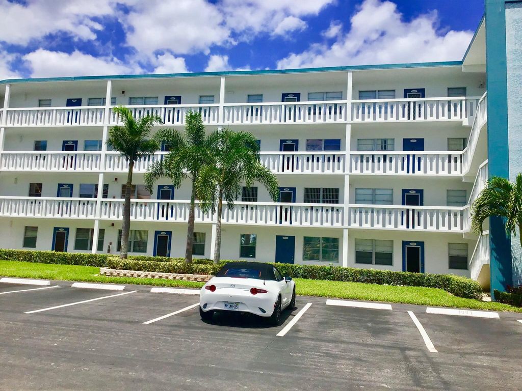 Photo of 4004 Exeter A, Boca Raton, FL 33434 (MLS # B26029848)