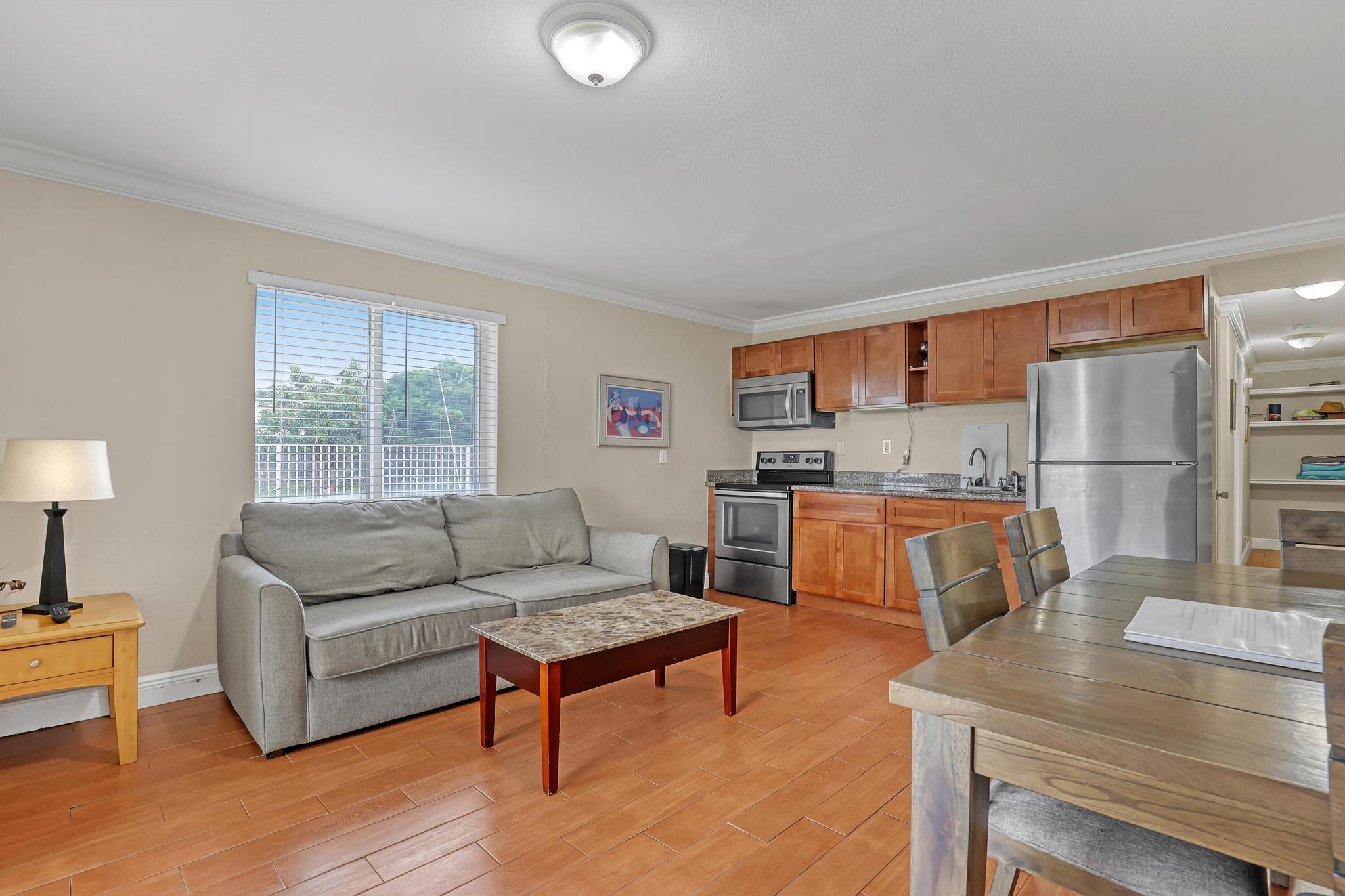 LAKESIDE - Commercial Sale