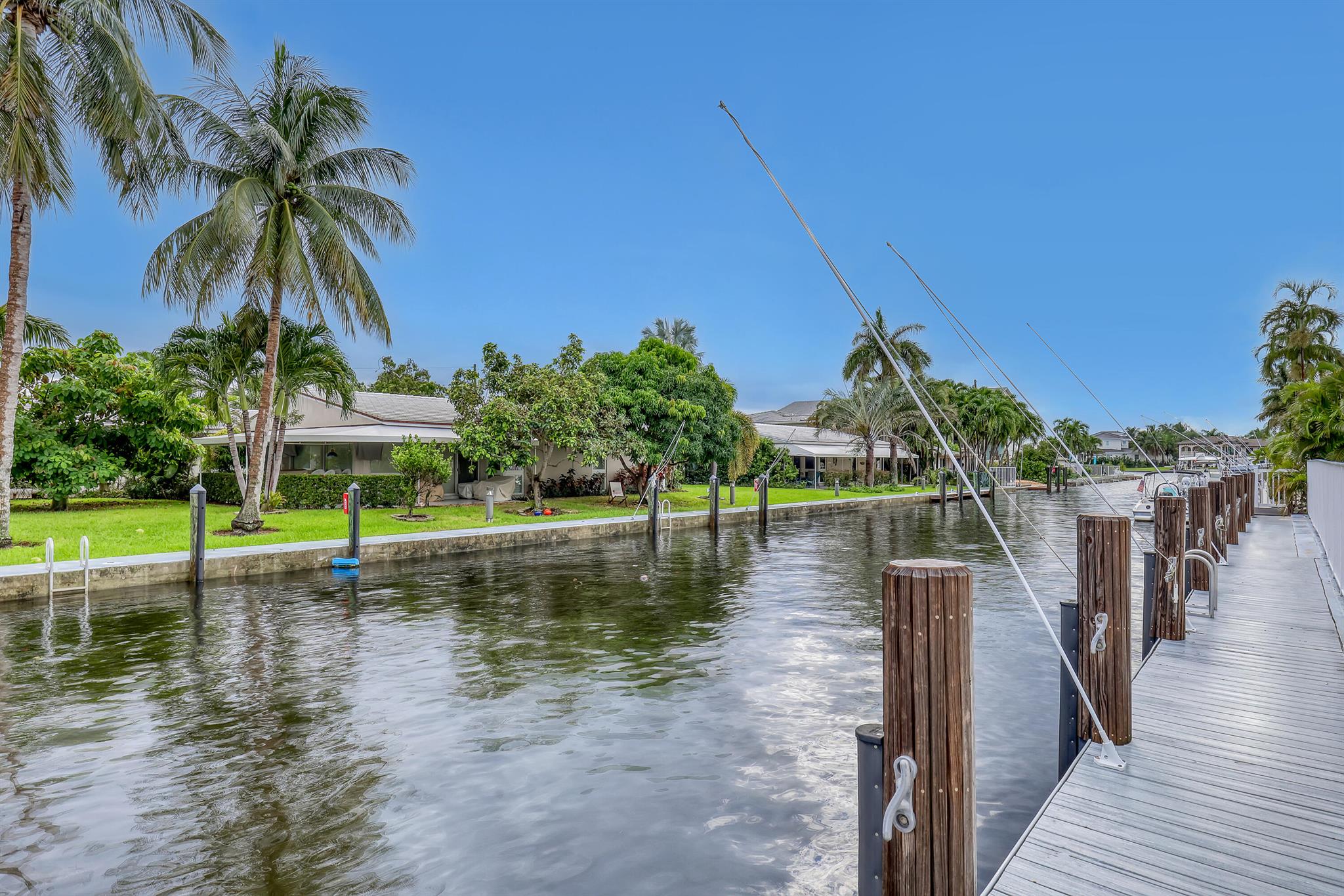 LAKESIDE - Commercial Sale