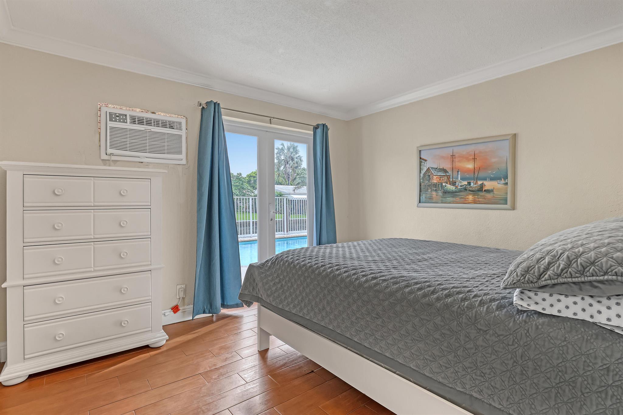 LAKESIDE - Commercial Sale