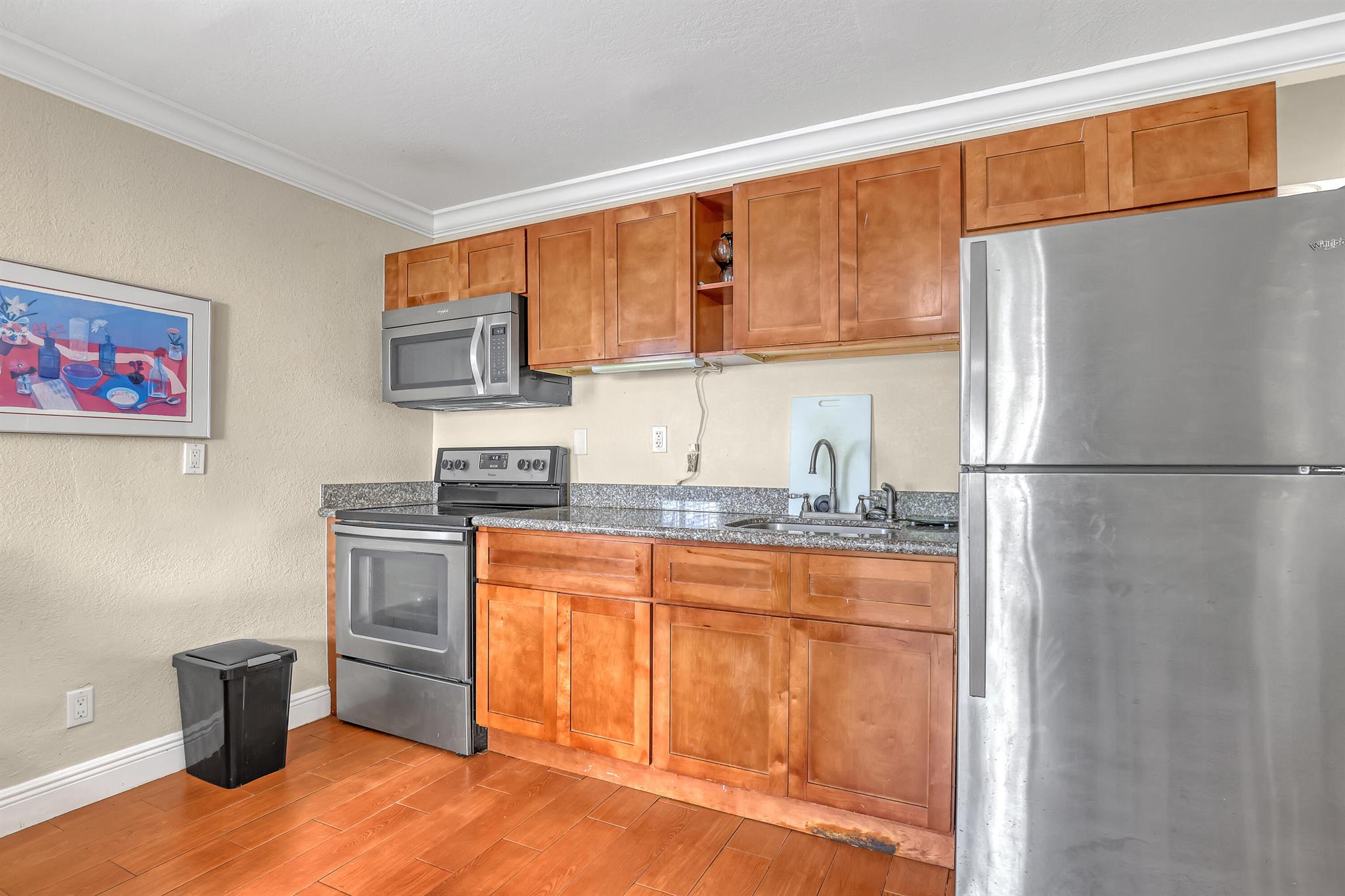 LAKESIDE - Commercial Sale