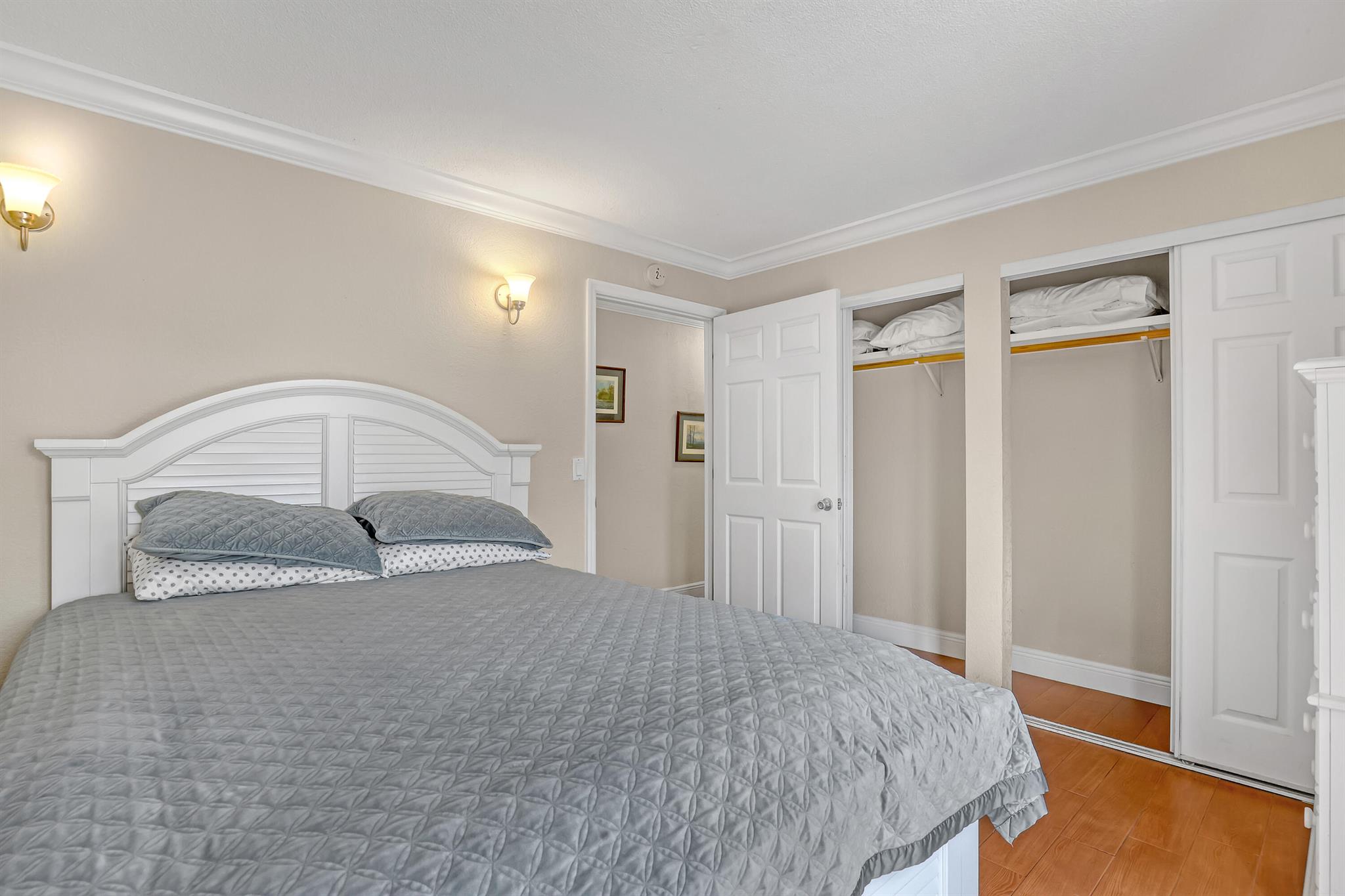 LAKESIDE - Commercial Sale