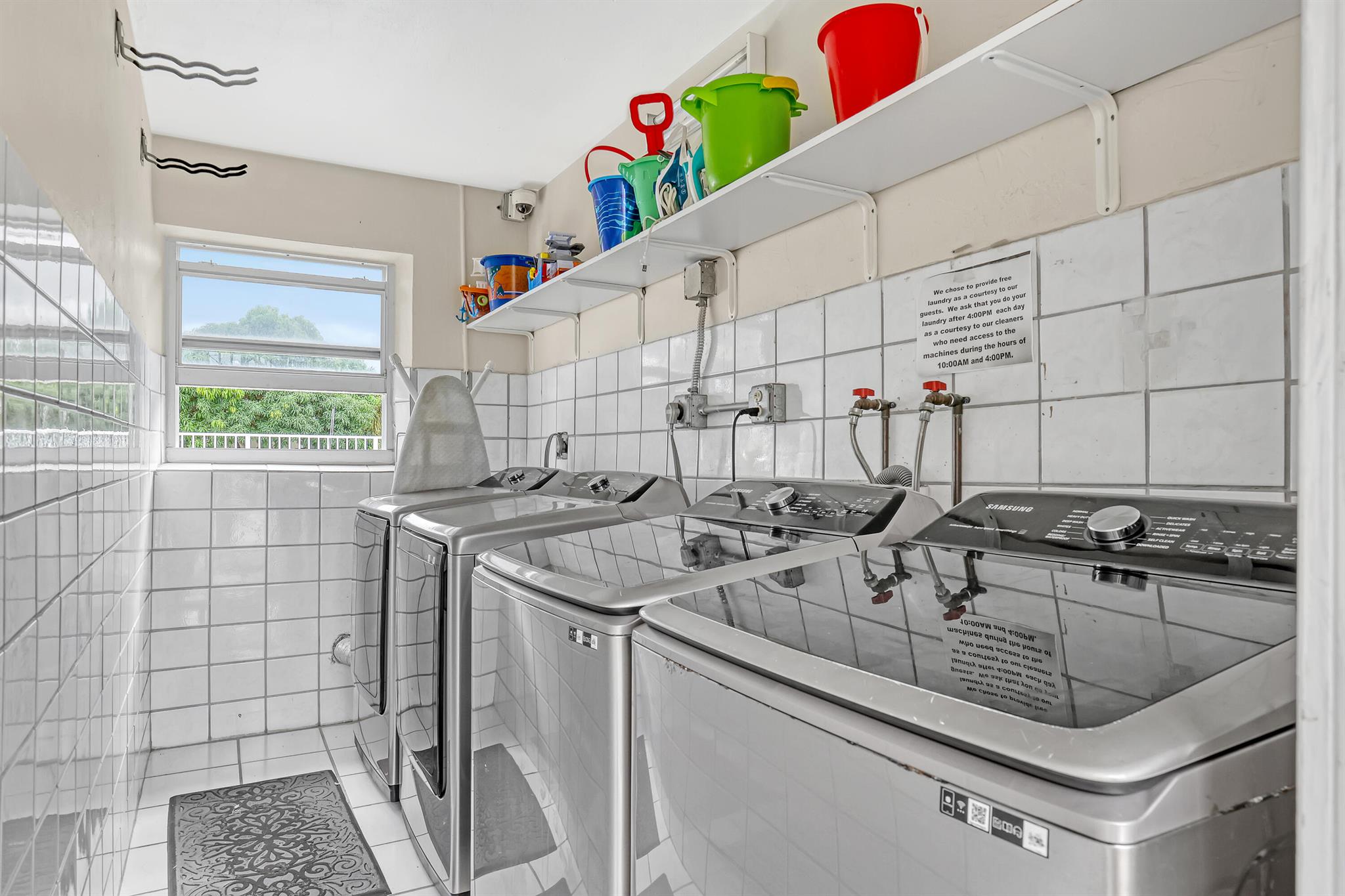 LAKESIDE - Commercial Sale