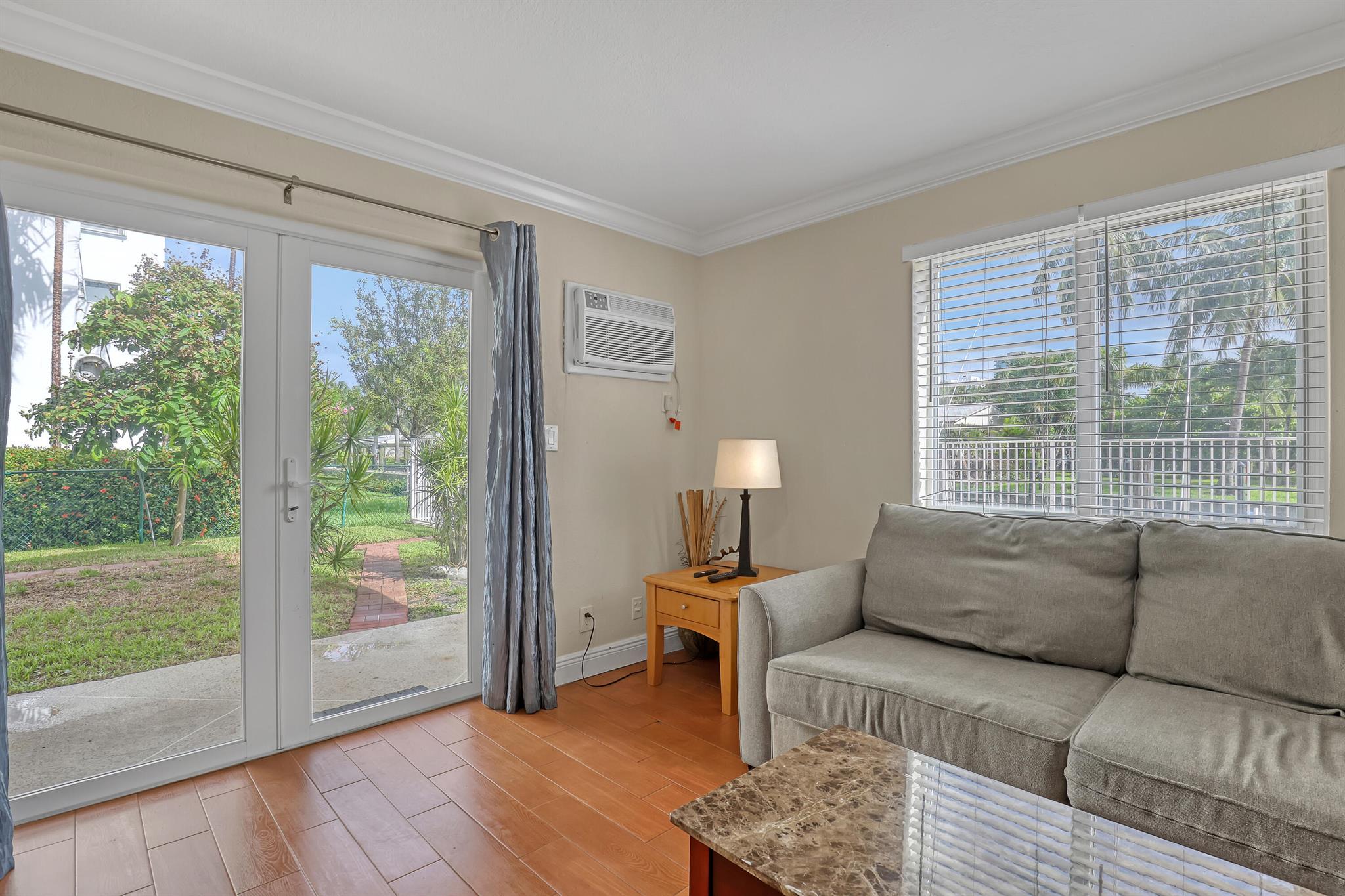 LAKESIDE - Commercial Sale