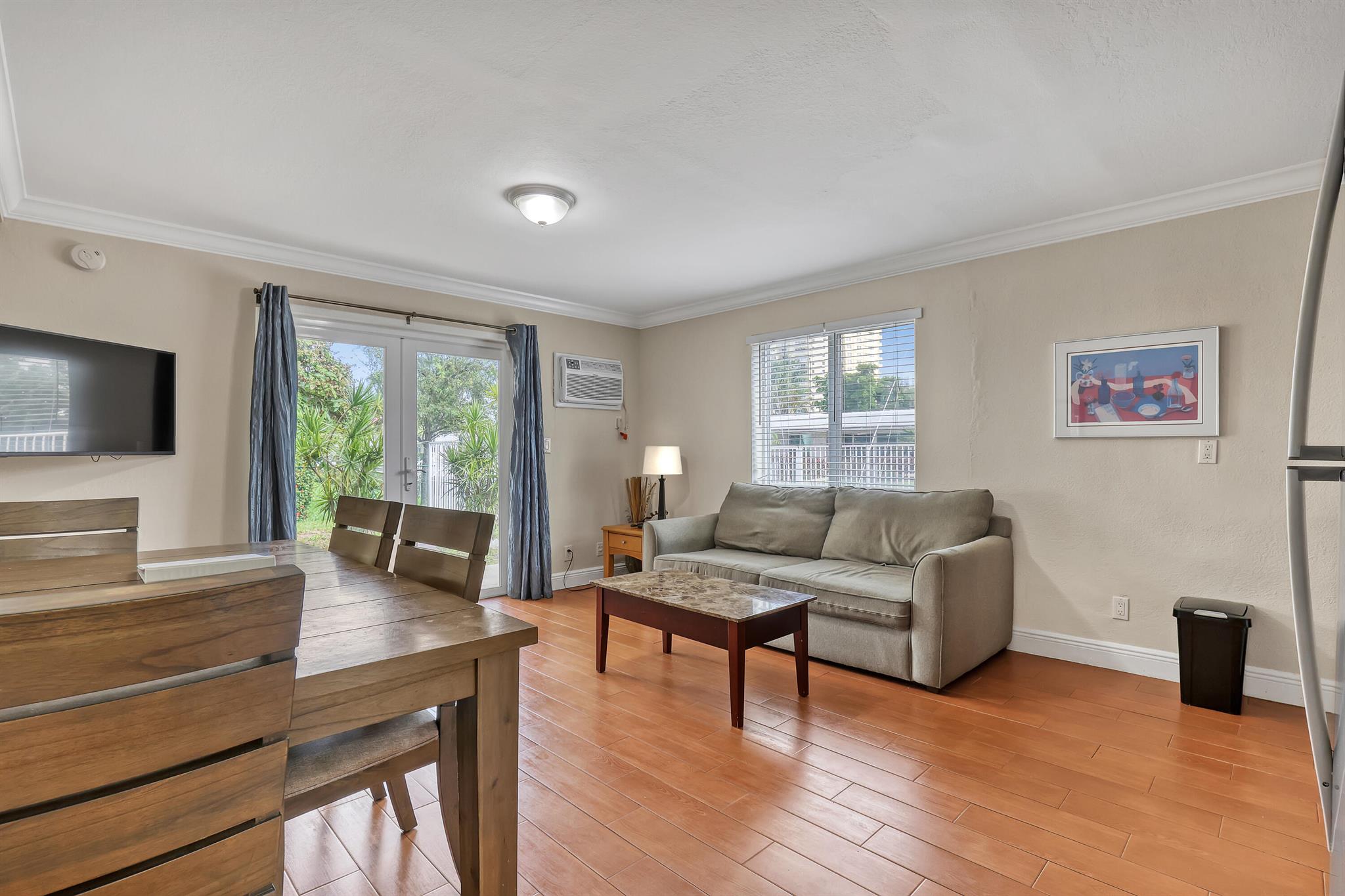 LAKESIDE - Commercial Sale