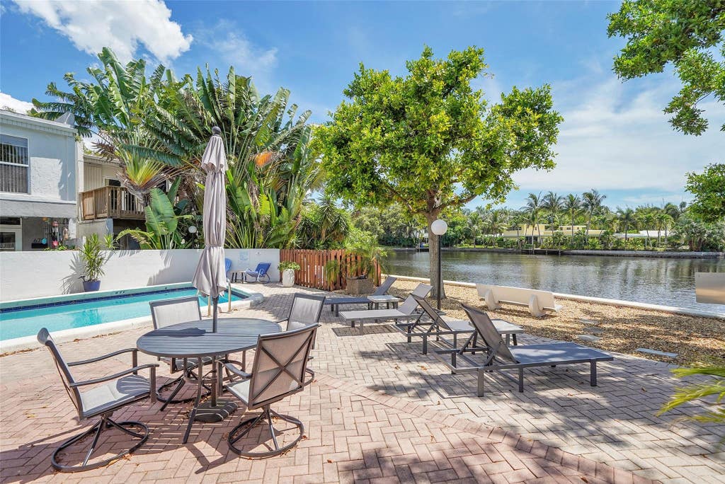 Photo of 670 Kensington Place, Wilton Manors, FL 33305 (MLS # B26057804)