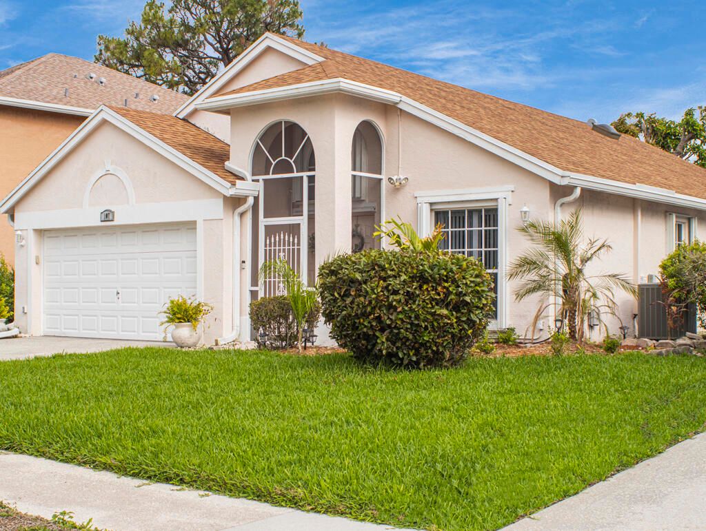 Photo of 107 Saratoga Boulevard E, West Palm Beach, FL 33411 (MLS # B26002345)