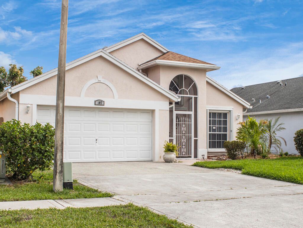 Photo of 107 Saratoga Boulevard E, West Palm Beach, FL 33411 (MLS # B26002345)