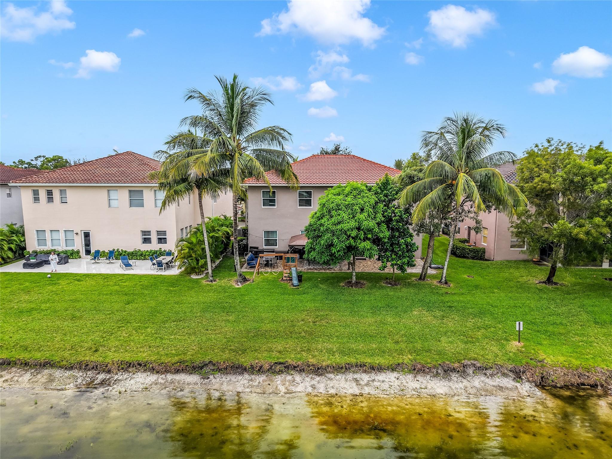 556 Cresta Cir