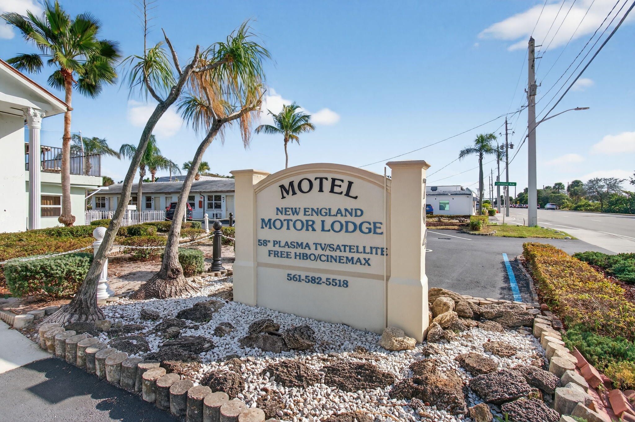 View photos, virtual tours, details... 704 N Dixie Highway