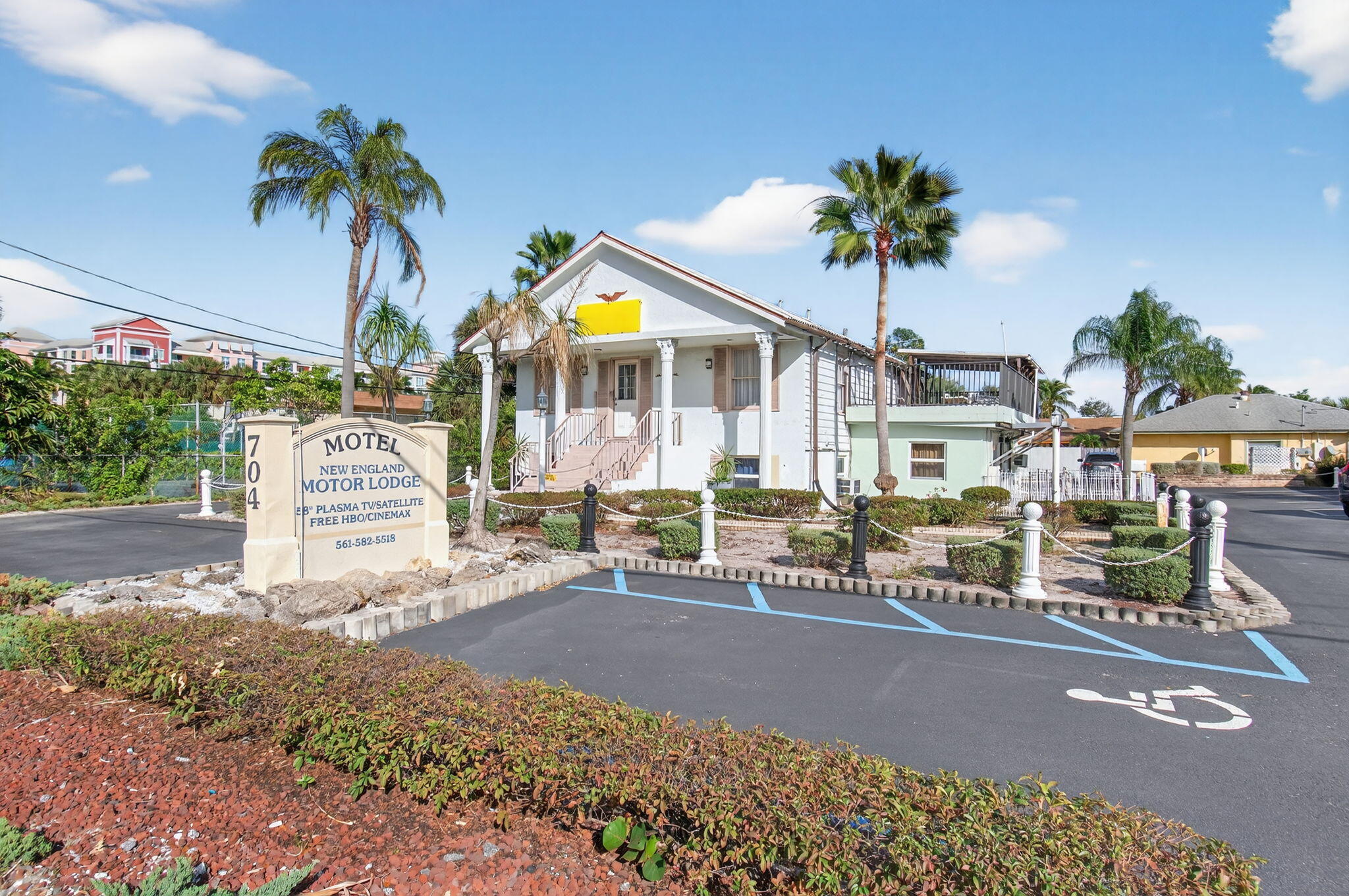 View photos, virtual tours, details... 704 N Dixie Highway