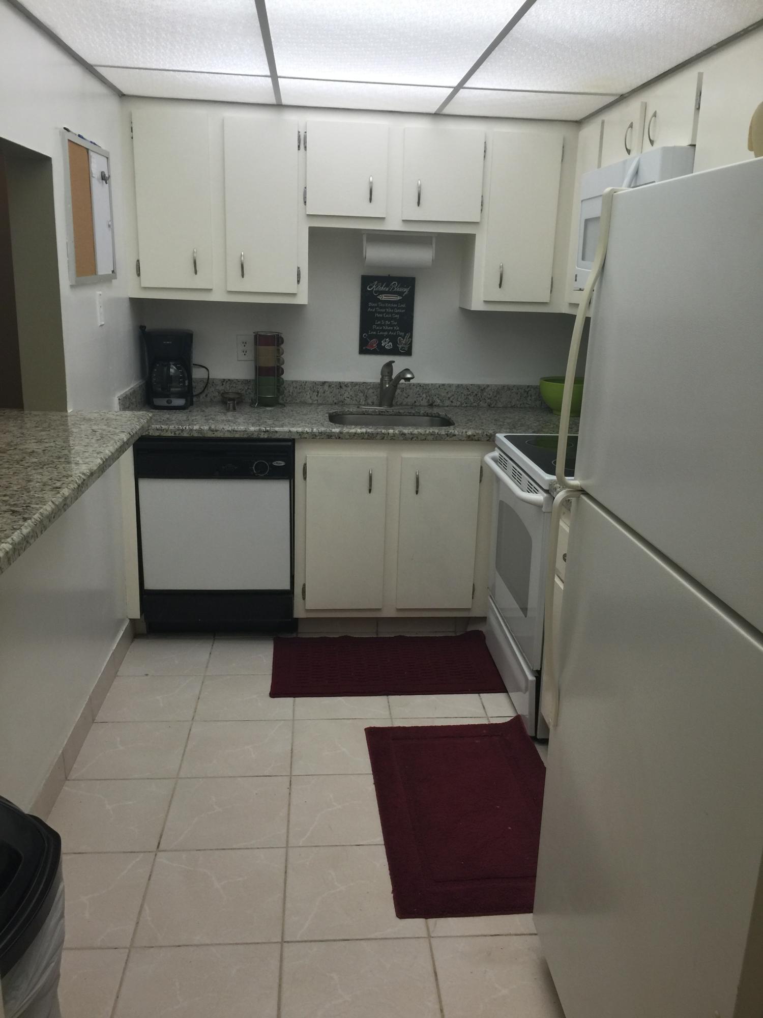 MANORS OF INVERRARY I-5 - Residential Lease