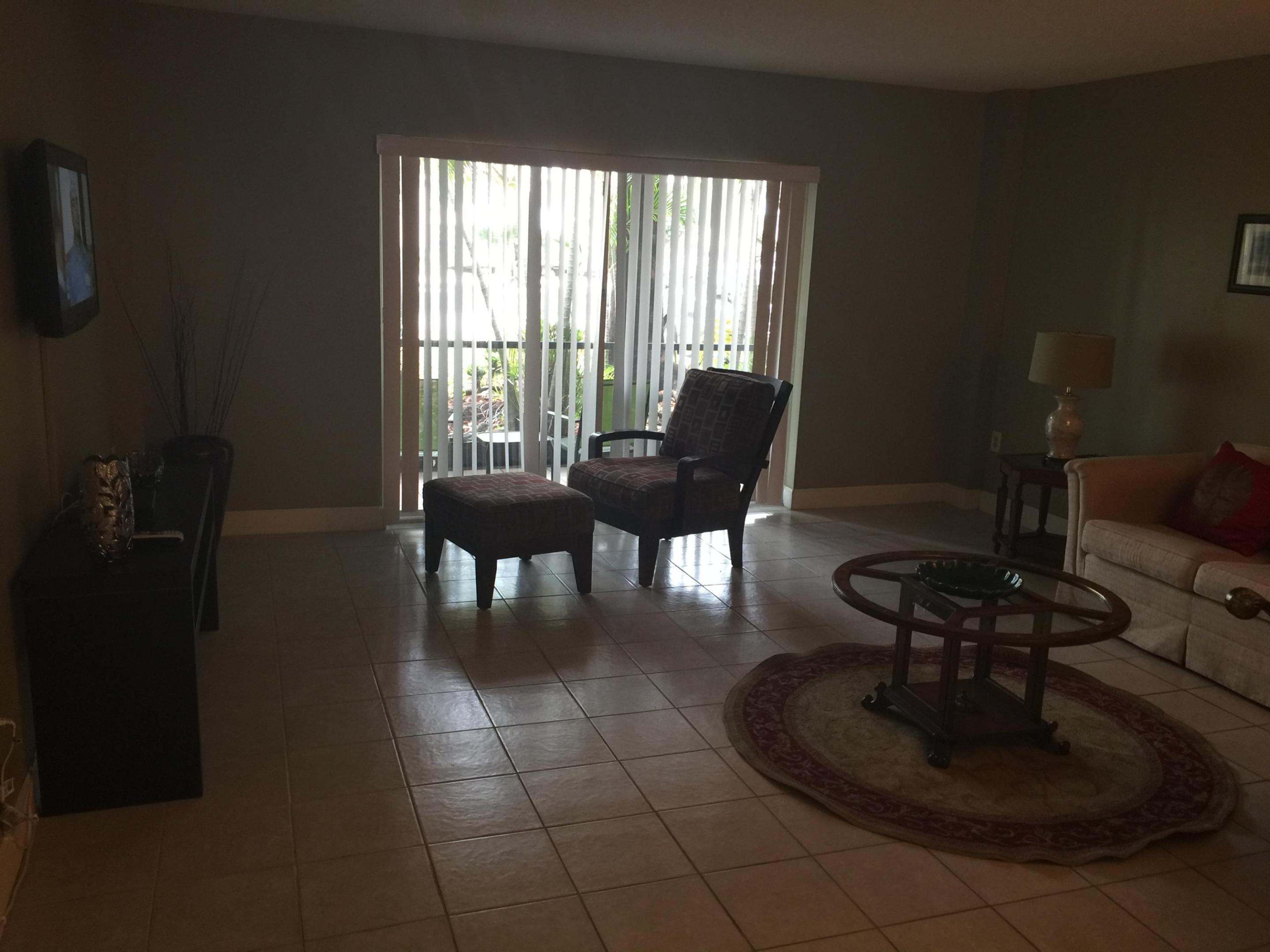 MANORS OF INVERRARY I-5 - Residential Lease