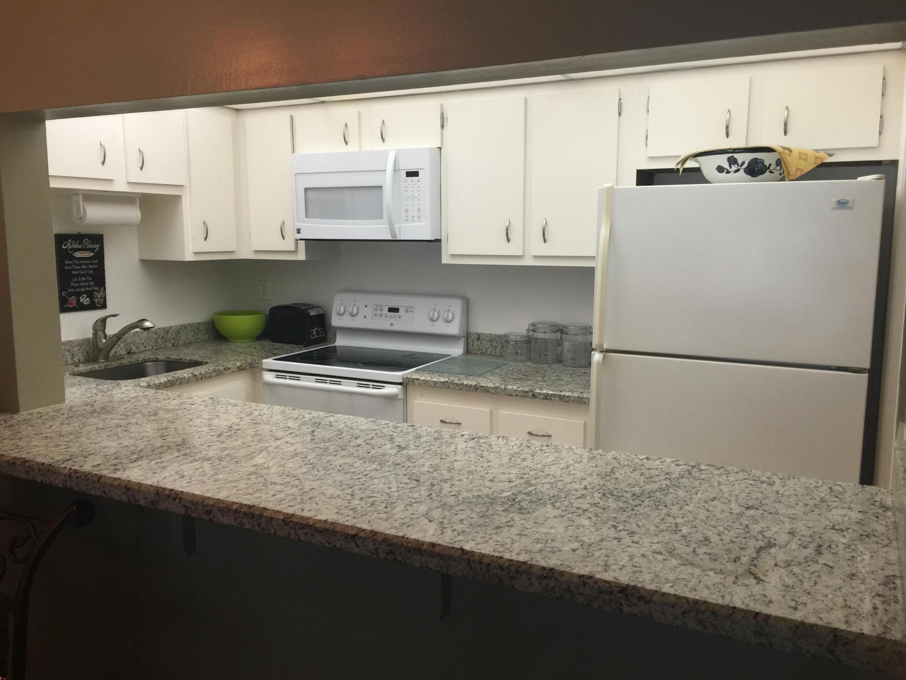 MANORS OF INVERRARY I-5 - Residential Lease