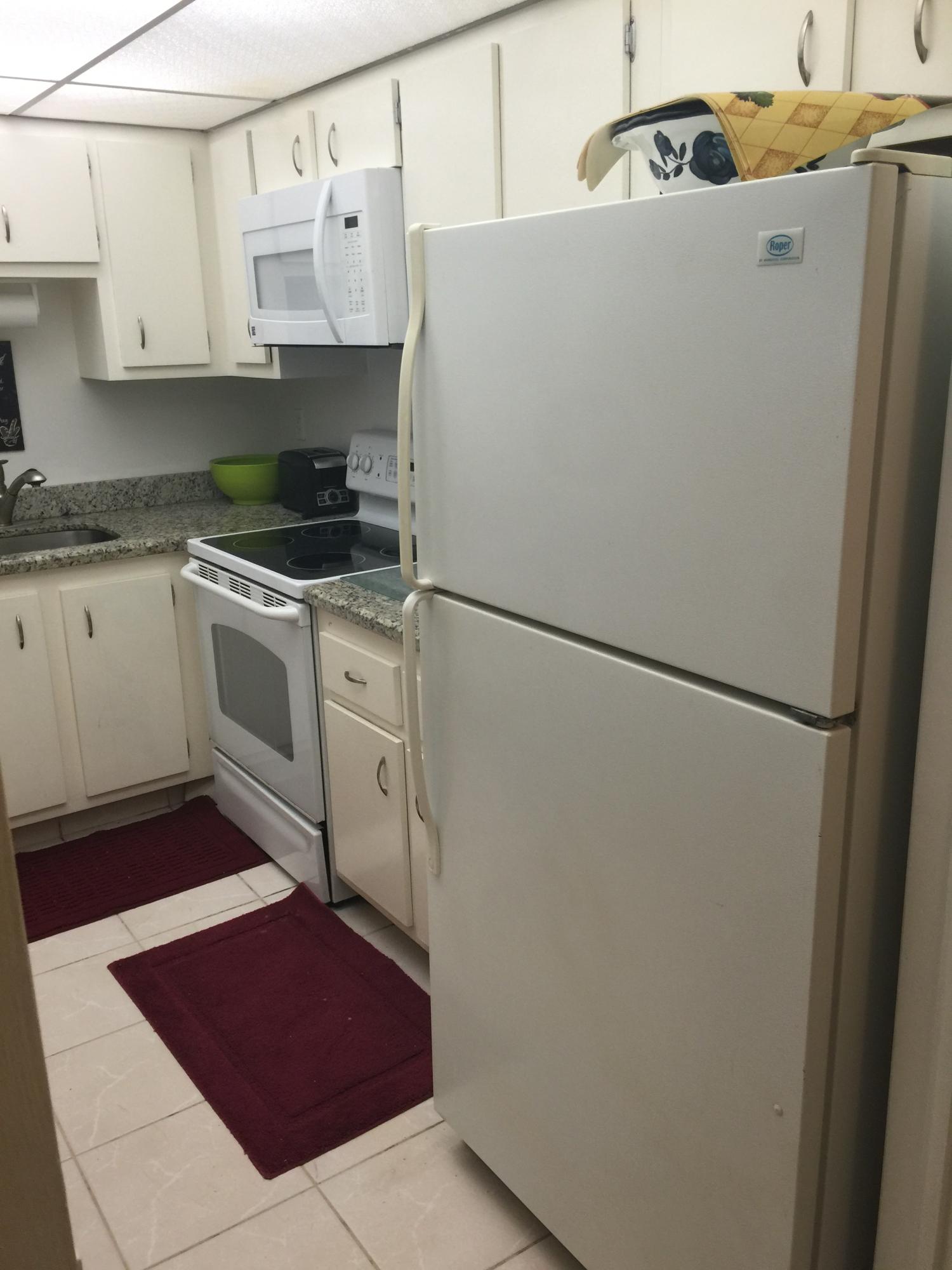 MANORS OF INVERRARY I-5 - Residential Lease