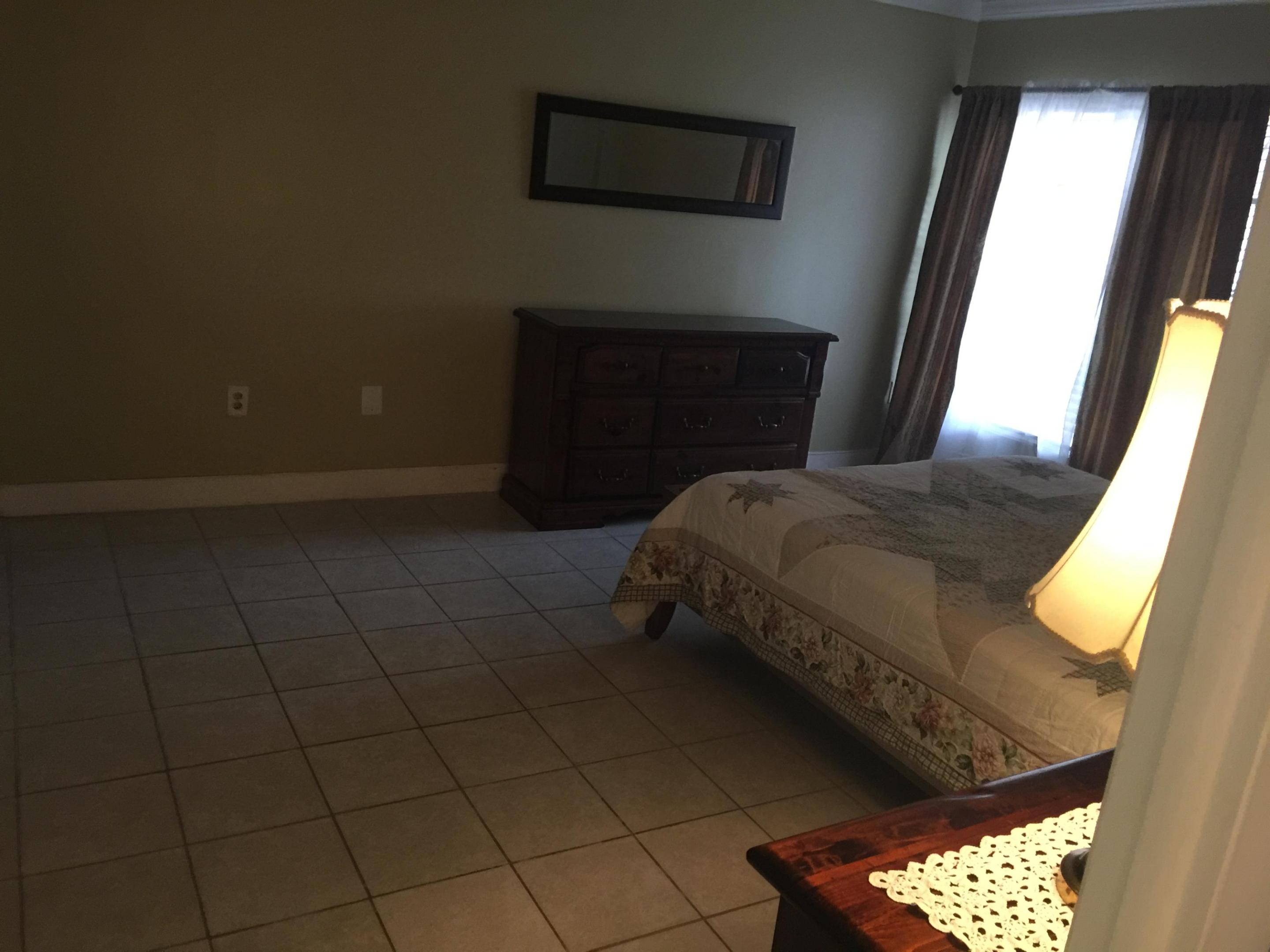 MANORS OF INVERRARY I-5 - Residential Lease