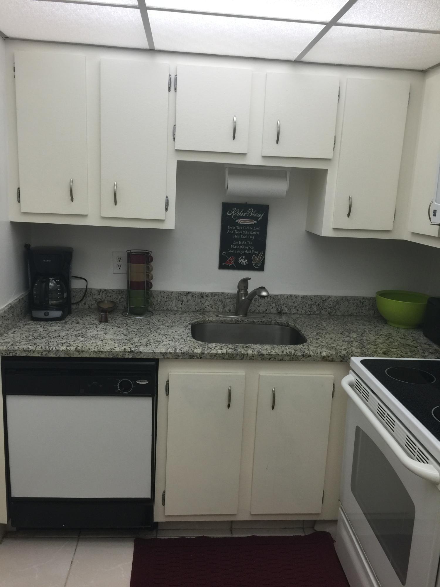 MANORS OF INVERRARY I-5 - Residential Lease