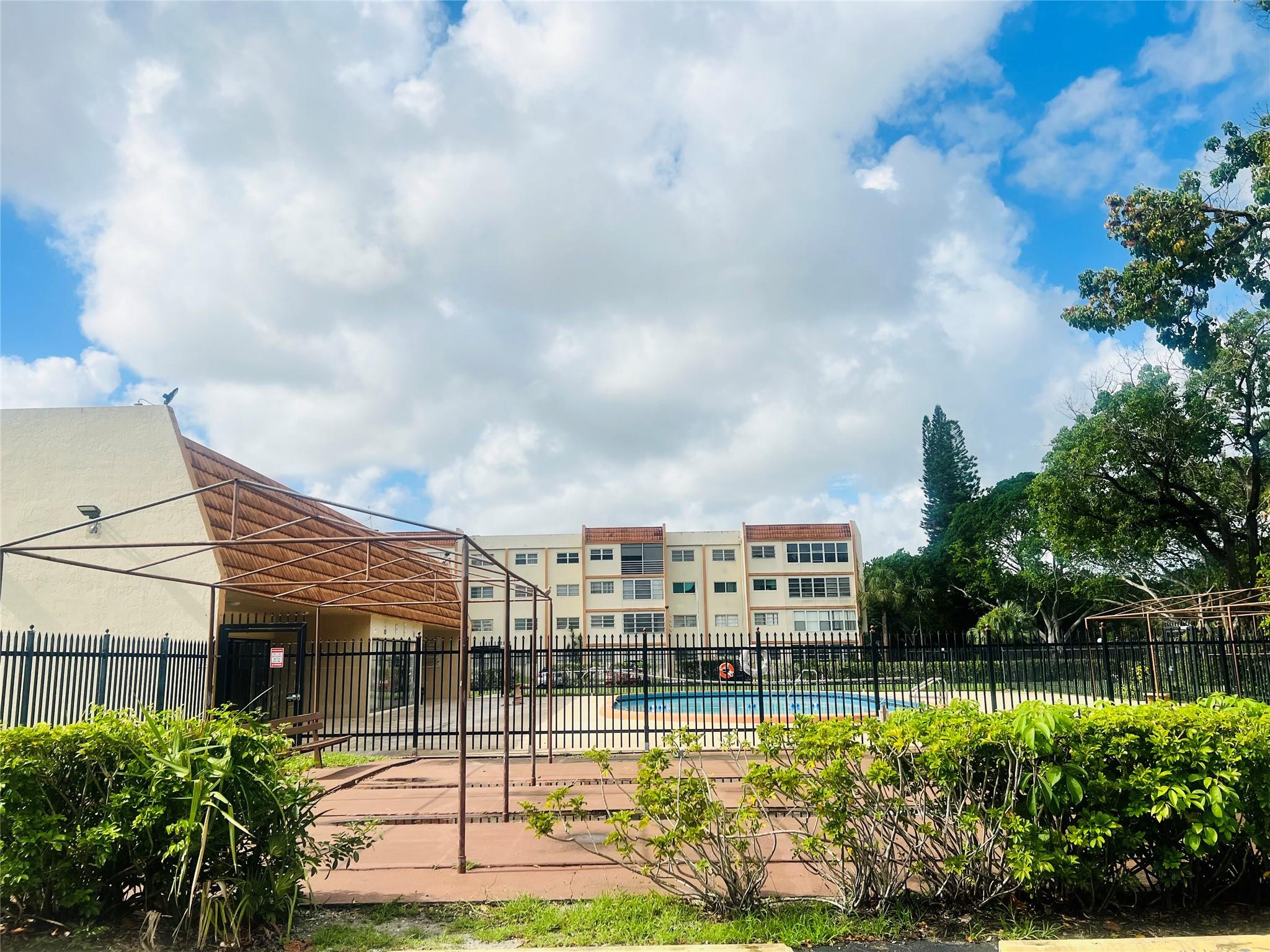 2201 NW 41st Ave 203