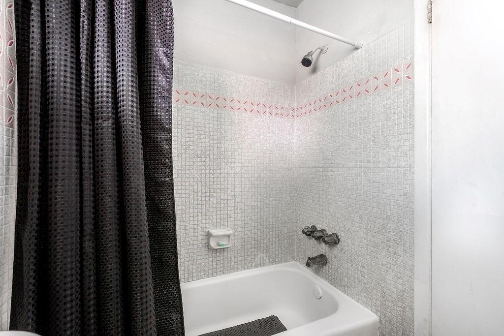 North Hollywood Square - Residential Lease