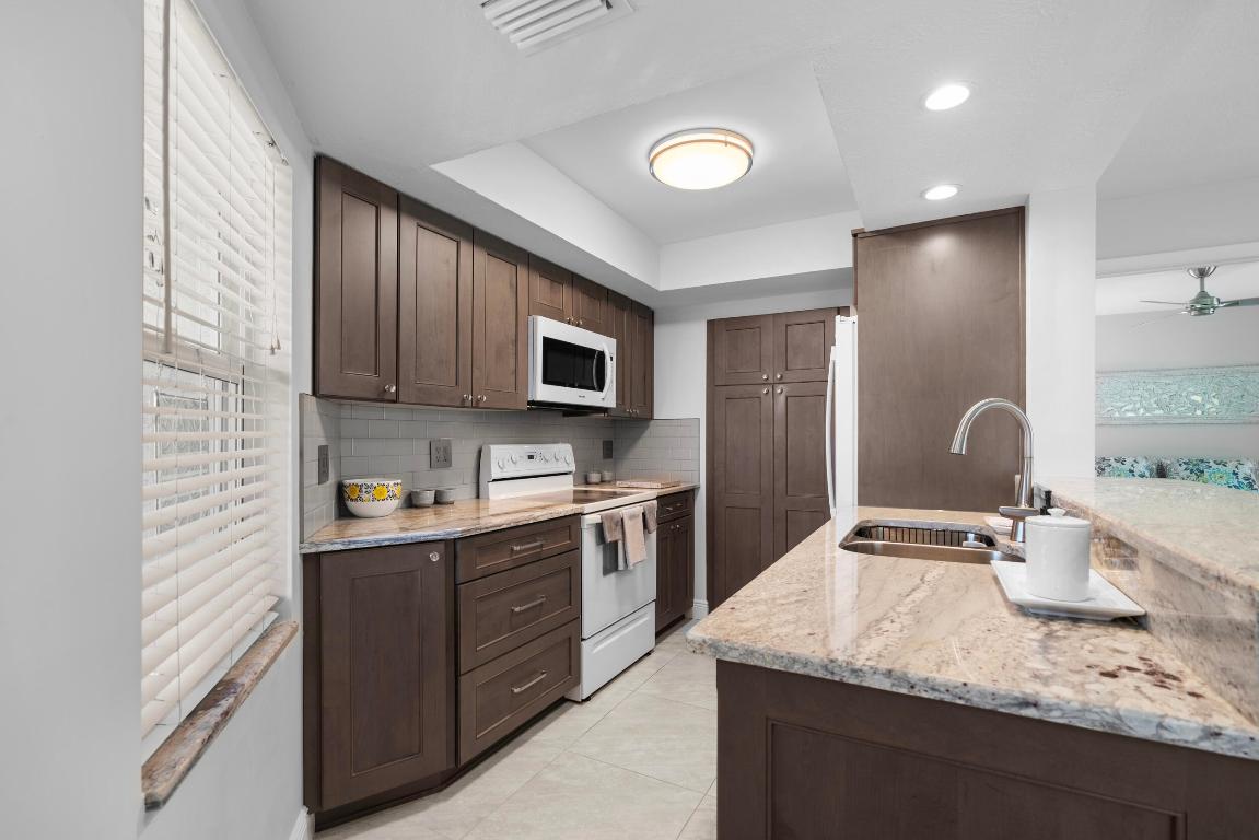 3236 SE Aster Lane M228