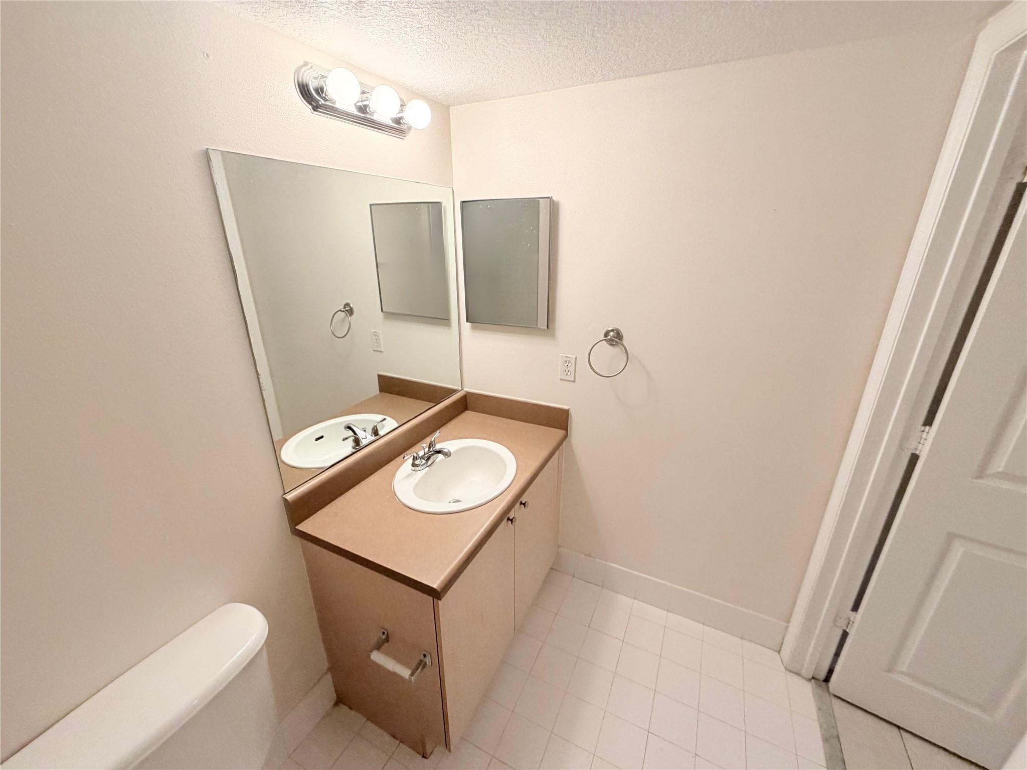 Emerald Isle/Laguna Lakes - Residential Lease