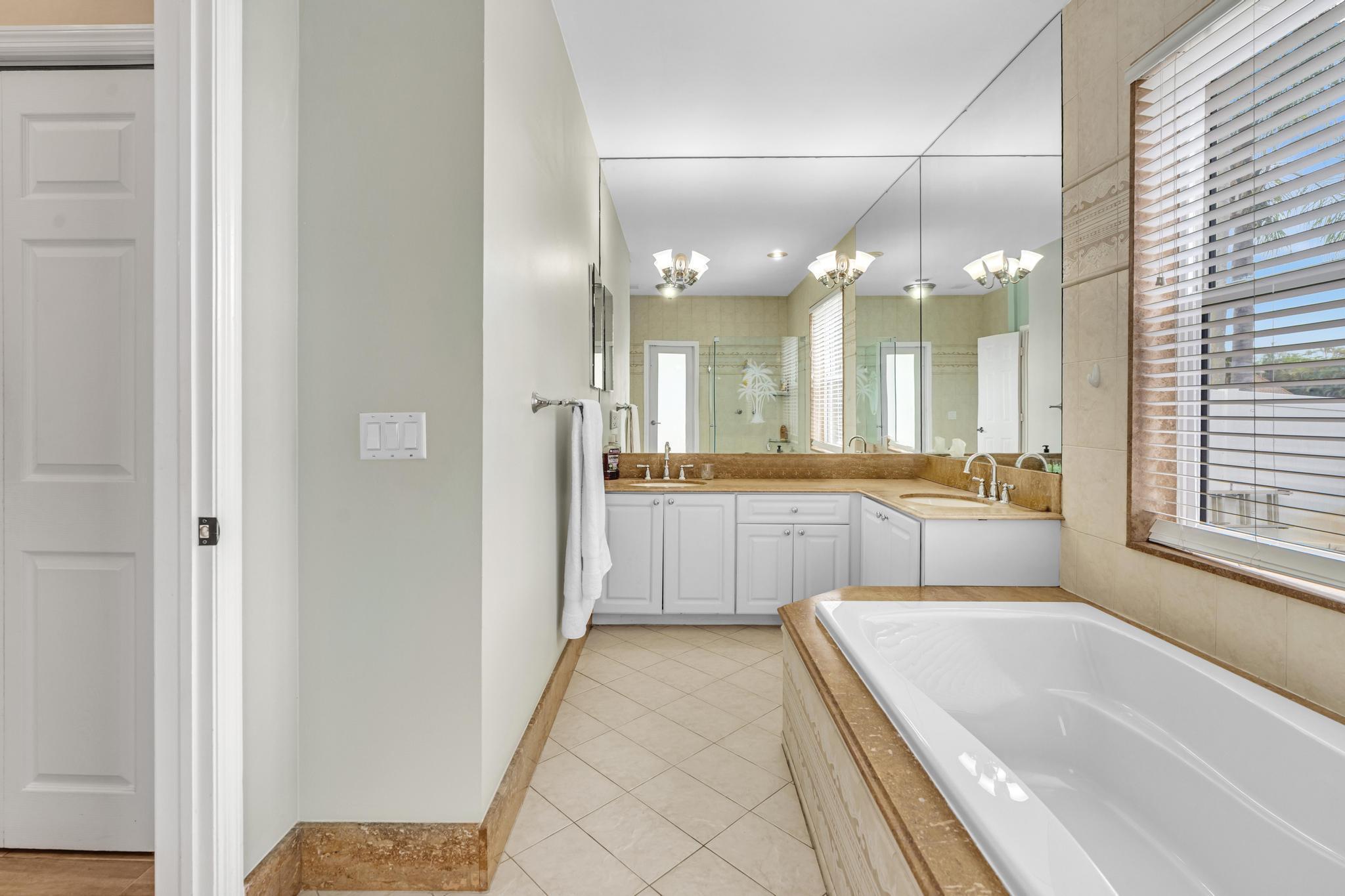 JACARANDA LAKES SECTION ELEVEN - Residential