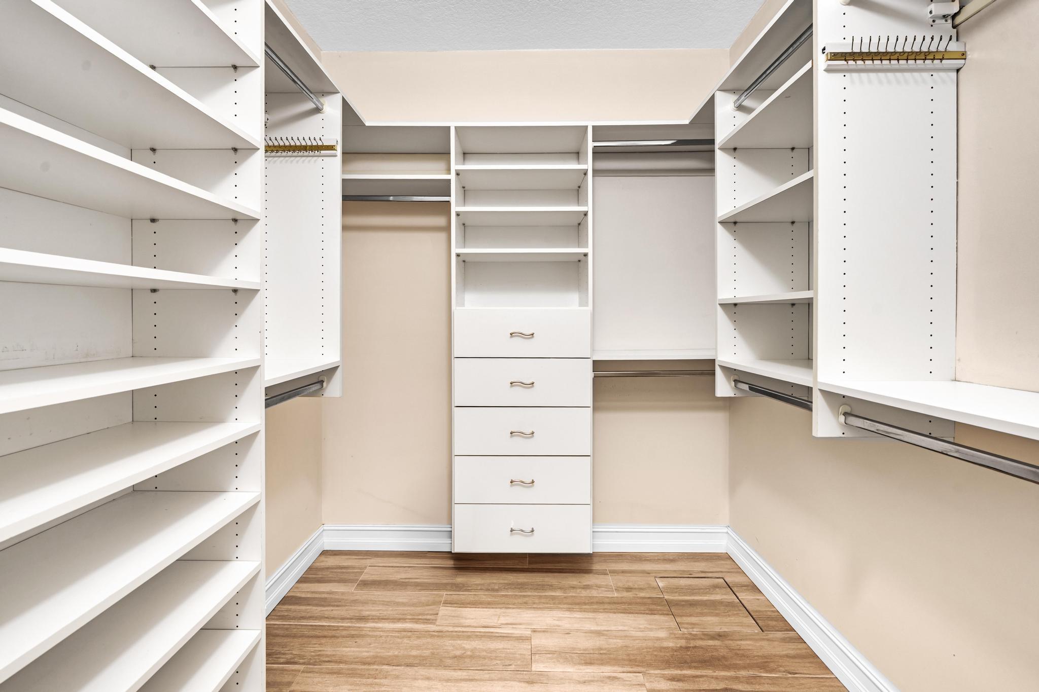 JACARANDA LAKES SECTION ELEVEN - Residential