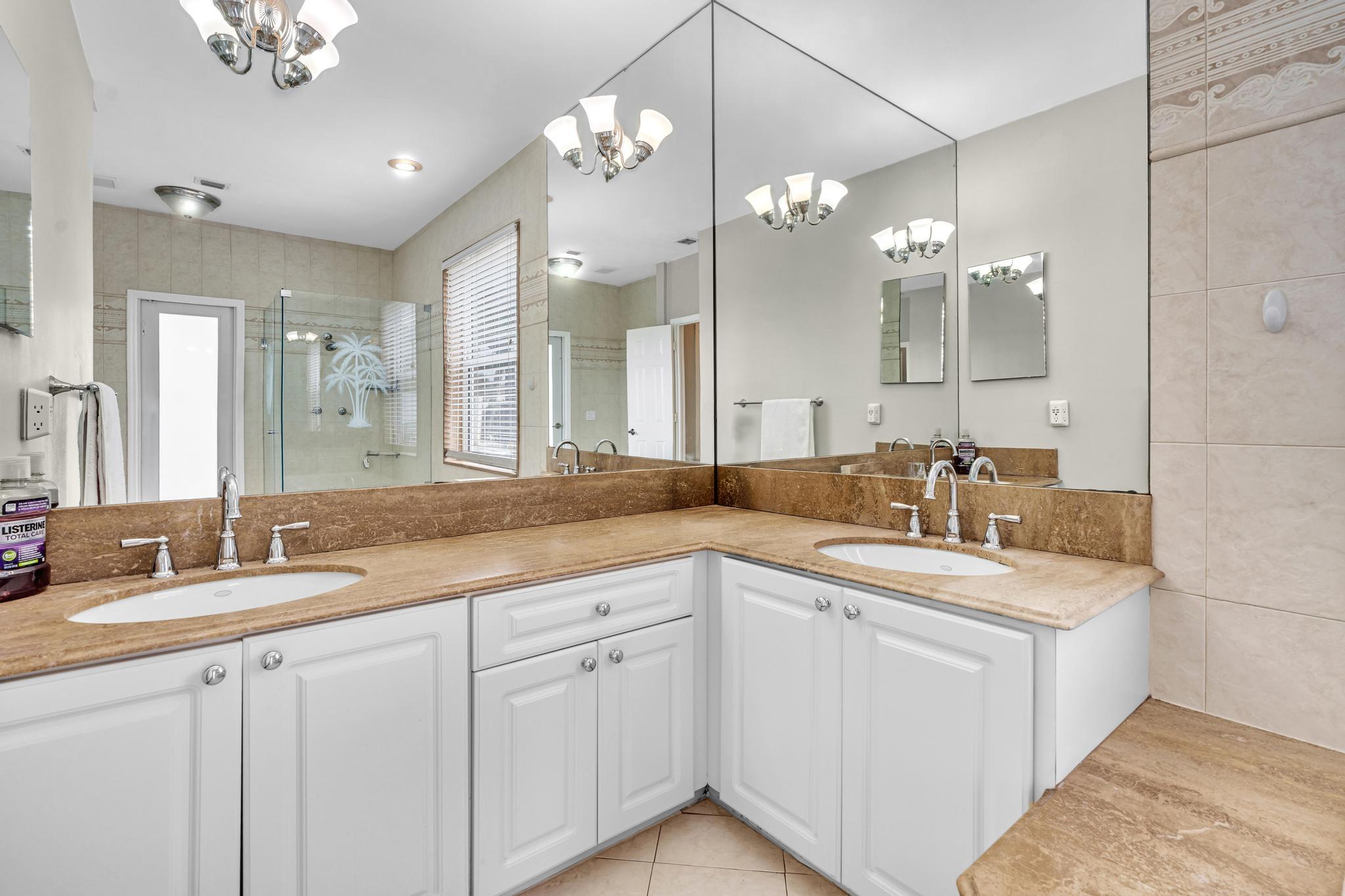 JACARANDA LAKES SECTION ELEVEN - Residential