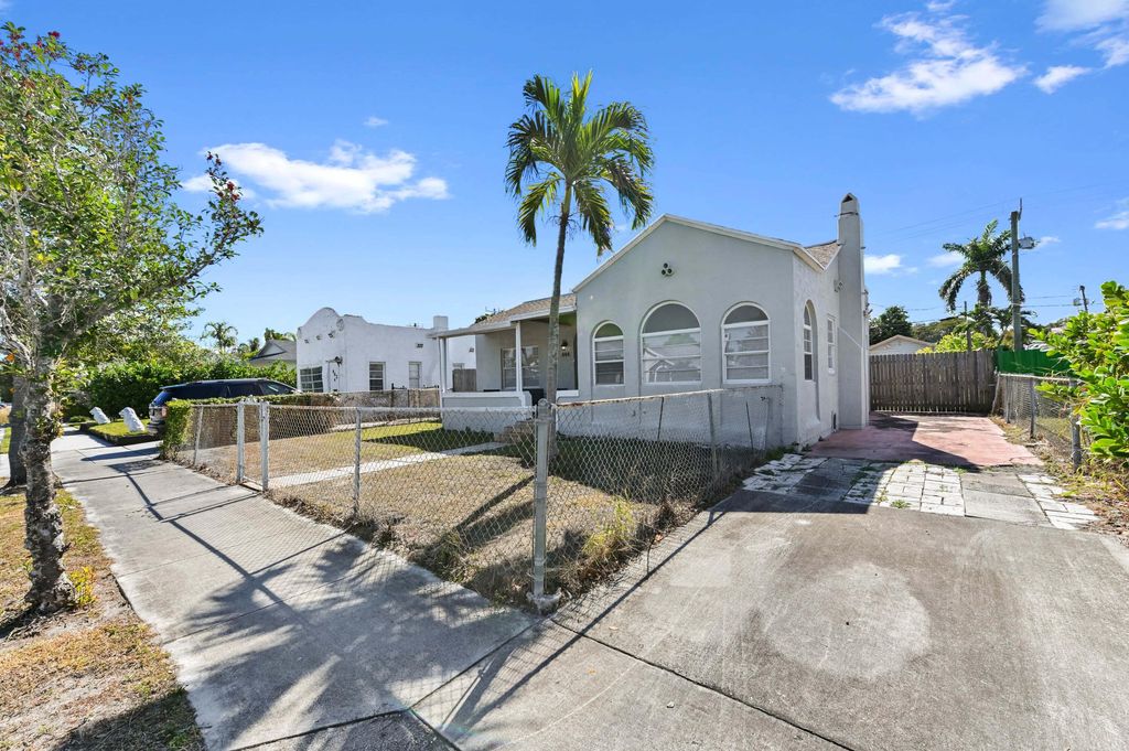 Photo of 444 Monroe Drive, West Palm Beach, FL 33405 (MLS # R11163375)