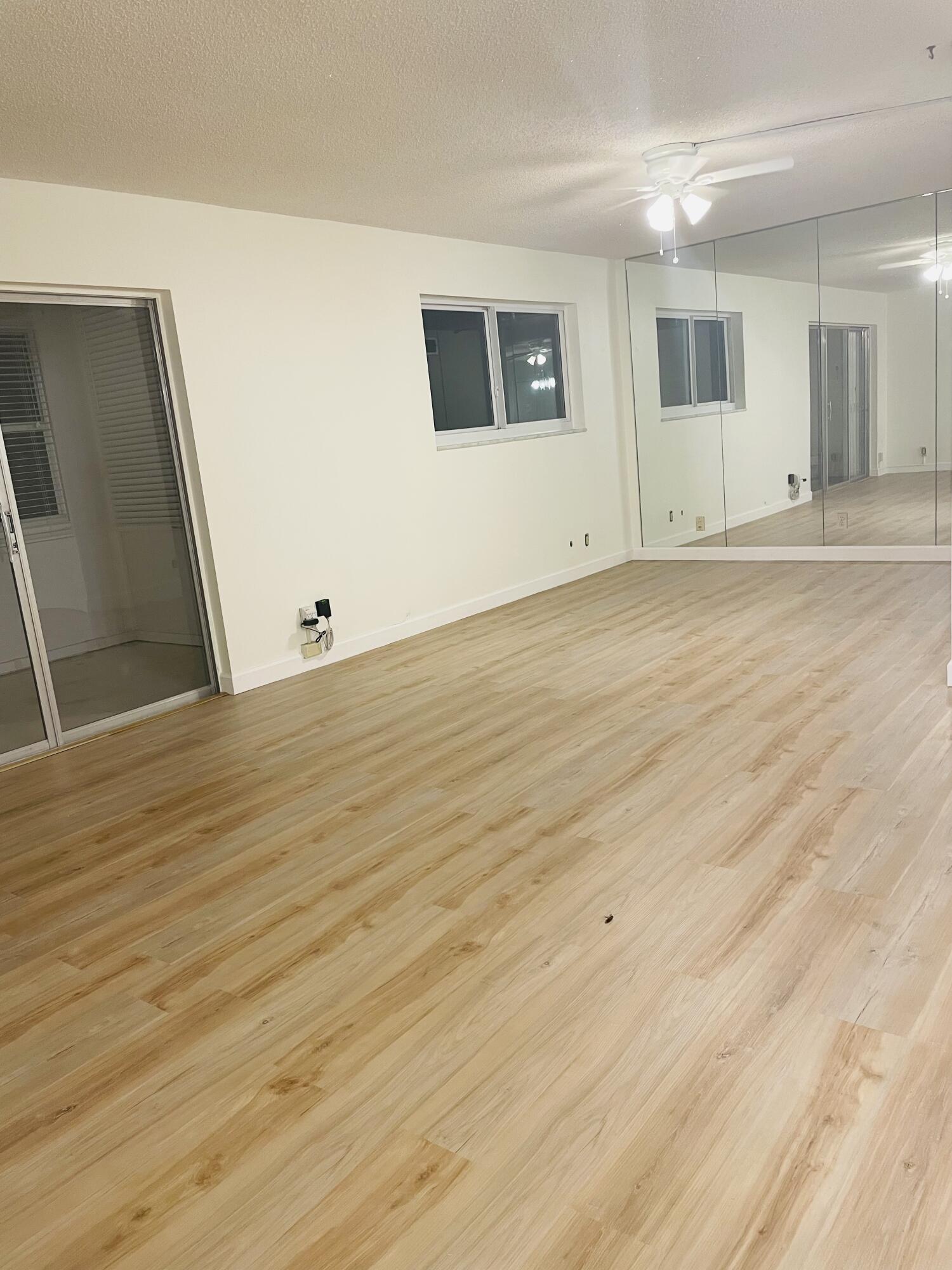 LAKESIDE VILLAGE CONDO 10 - Residential