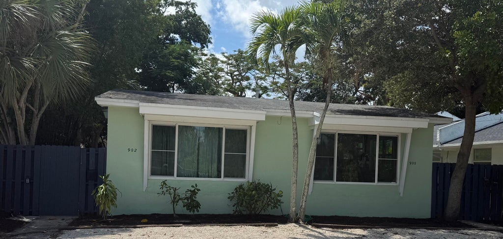 Photo of 900 SE 12th Street #FRONT, Fort Lauderdale, FL 33316 (MLS # B26074476)