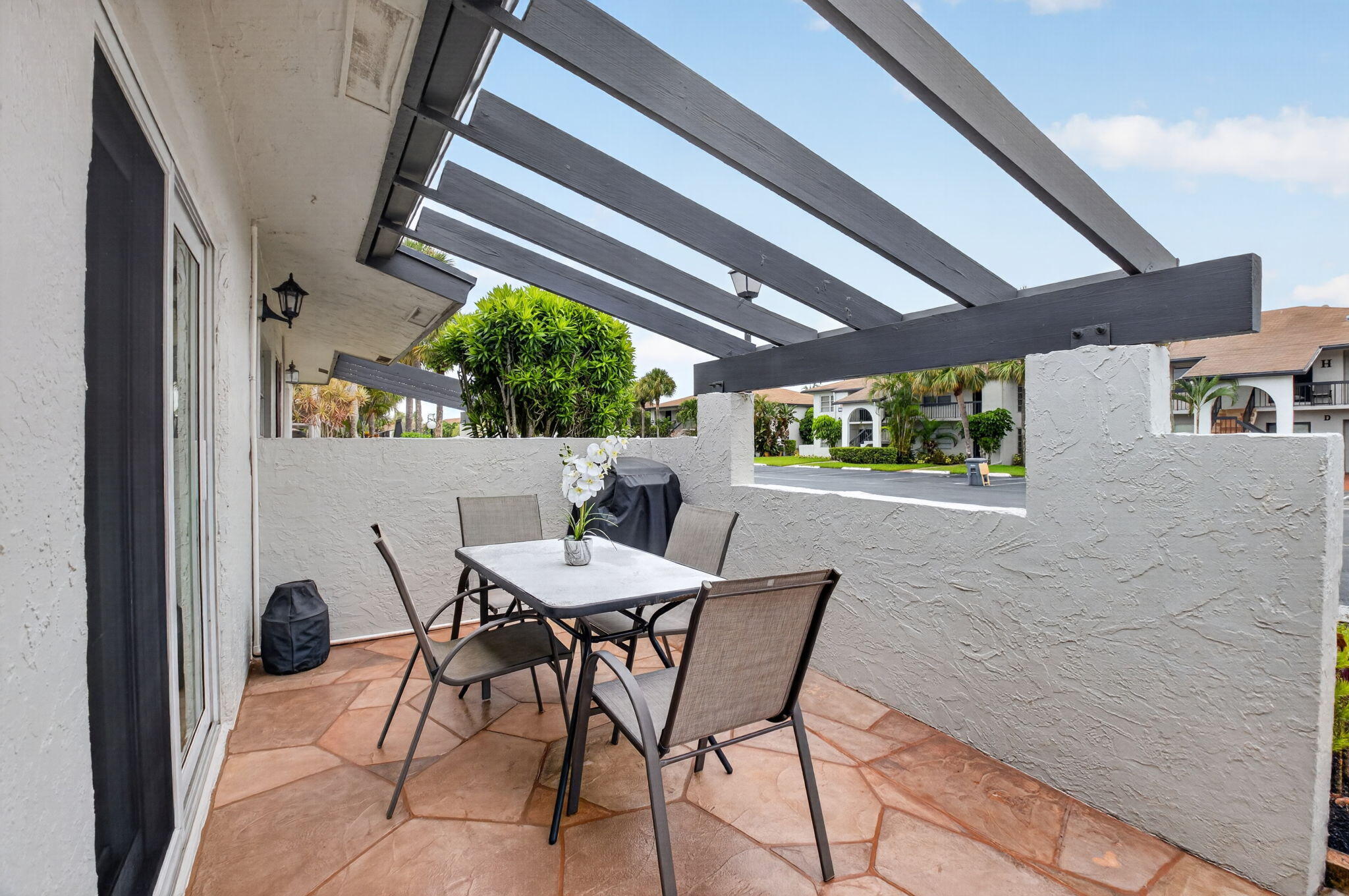 5810 ARECA PALM B