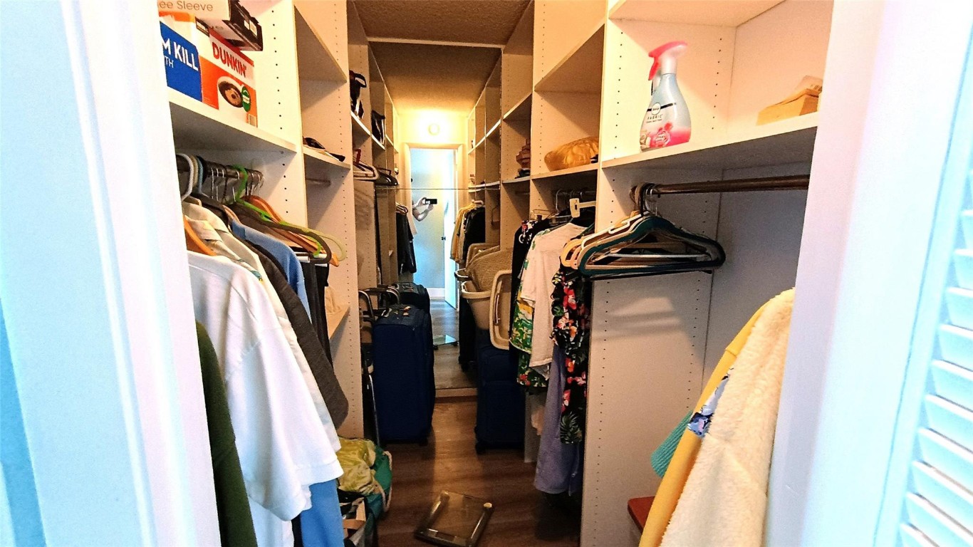 Island Club - Residential