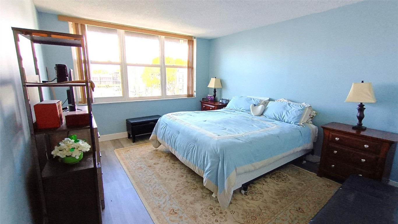 Island Club - Residential