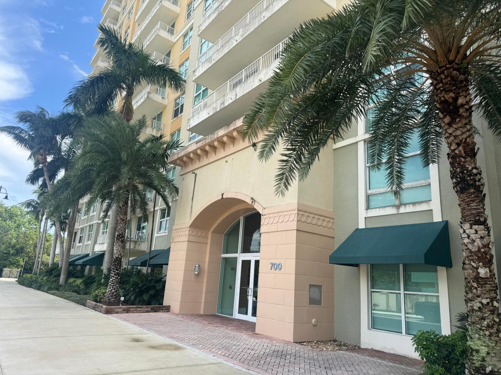 Photo of 700 E BOYNTON BEACH Boulevard #1103, Boynton Beach, FL 33435 (MLS # B26077501)