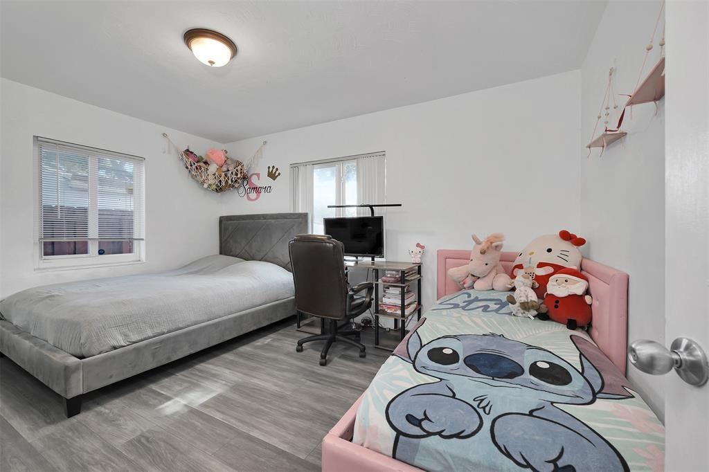 Hollywood Park 4-19 B - Residential