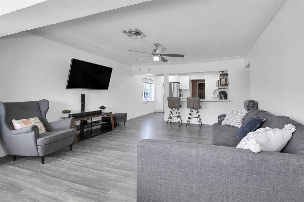 Hollywood Park 4-19 B - Residential