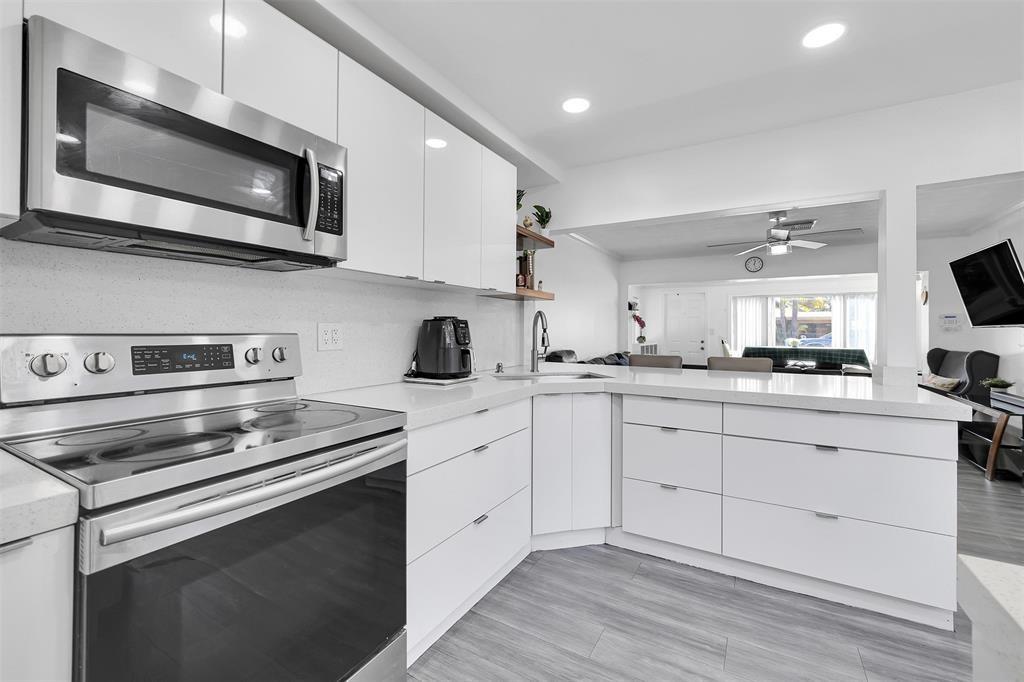 Hollywood Park 4-19 B - Residential