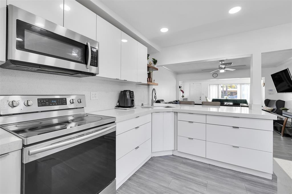 Hollywood Park 4-19 B - Residential