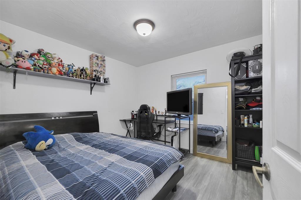 Hollywood Park 4-19 B - Residential