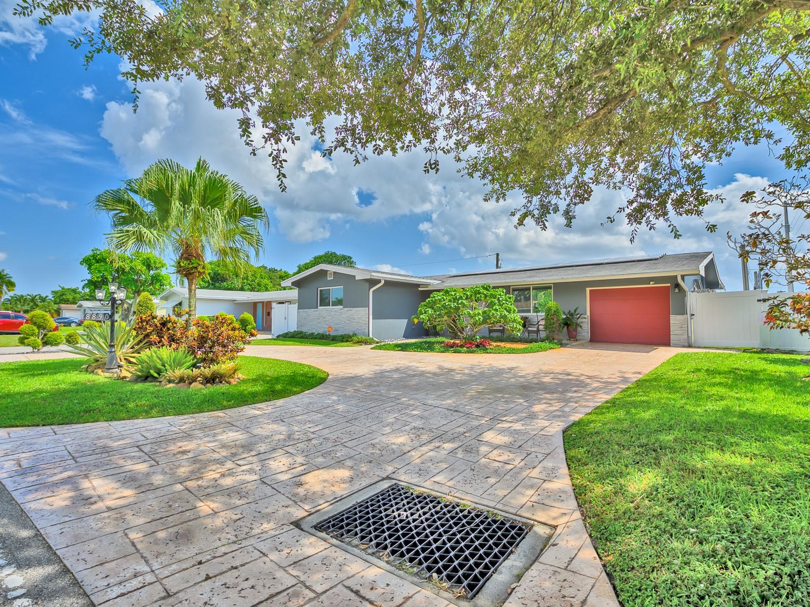8890 NW 10th St