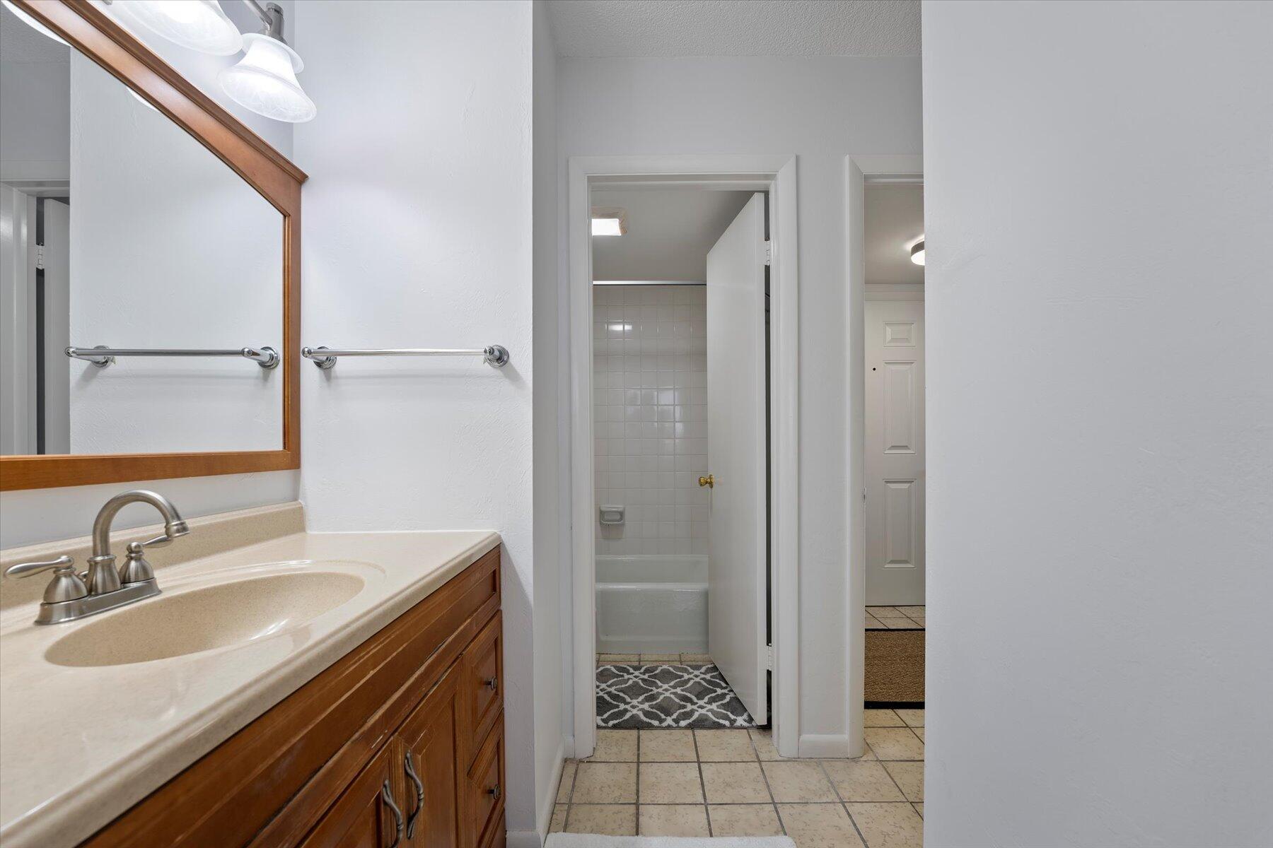 OCEAN VILLAS CONDO APTS - Residential Lease