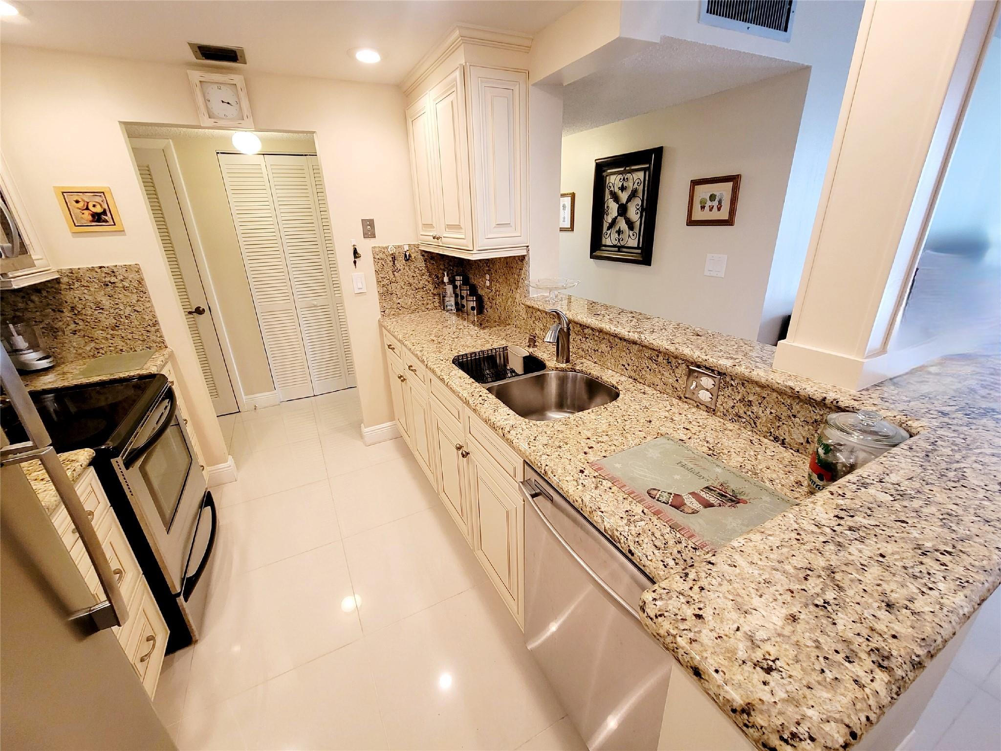 TRADEWINDS OF POMPANO - Residential Lease