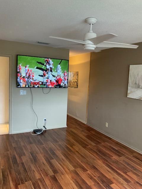 VILLAGE ROYALE CONDO 7 - Residential