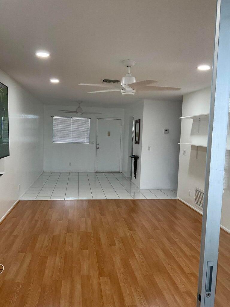 VILLAGE ROYALE CONDO 7 - Residential