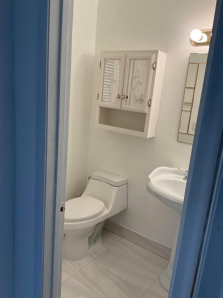 VILLAGE ROYALE CONDO 7 - Residential