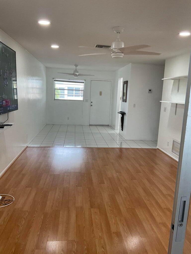 VILLAGE ROYALE CONDO 7 - Residential