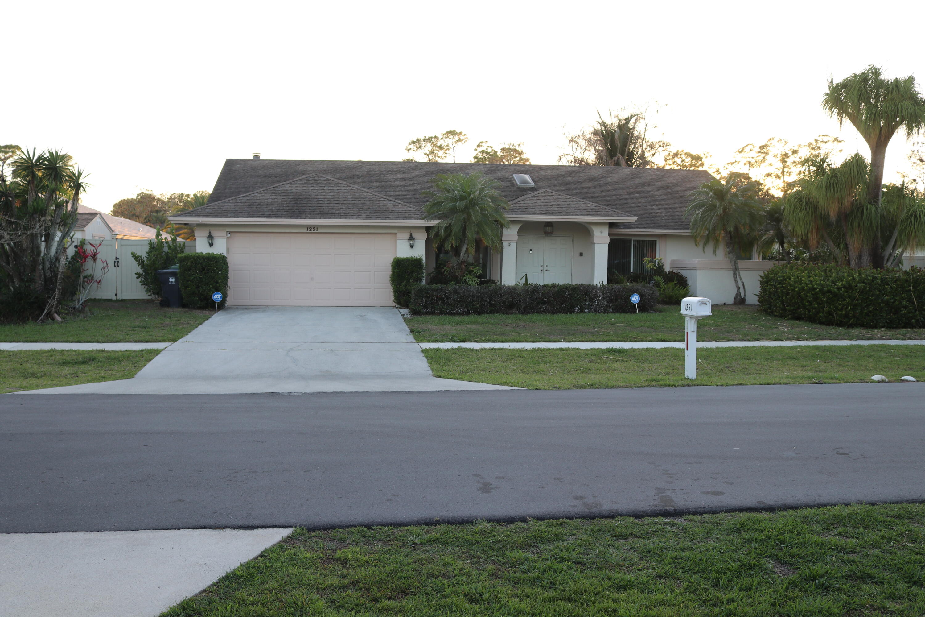 GREENVIEW SHORES 1 OF WELLINGTON - Residential