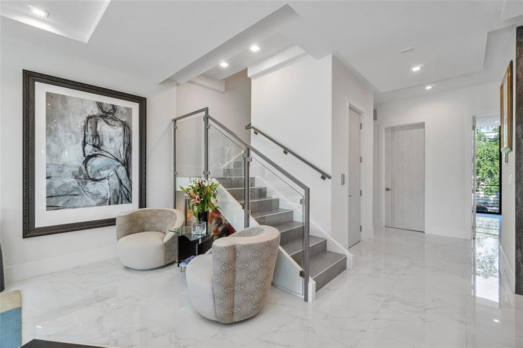 CURVE OFF LAS OLAS - Residential